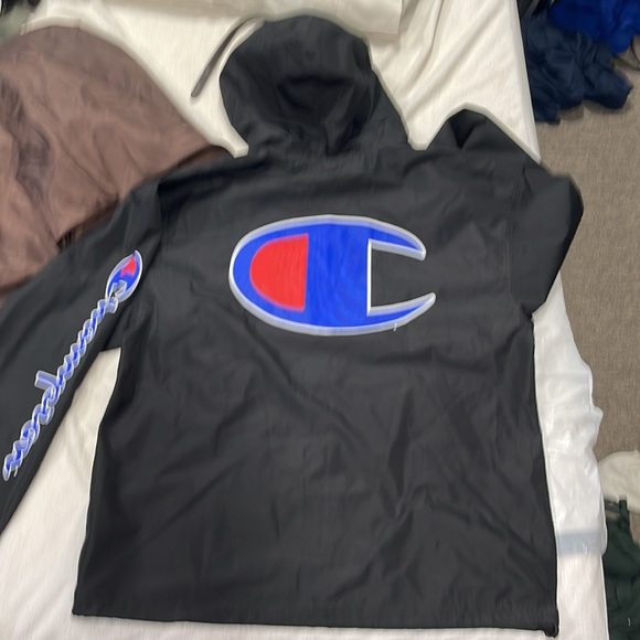 Champion “rain proof” pull-over - Picture 3 of 3